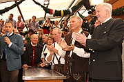 Applaus u.a. von Ministerpräsident Seehofer (Foto: Martin Schmitz)